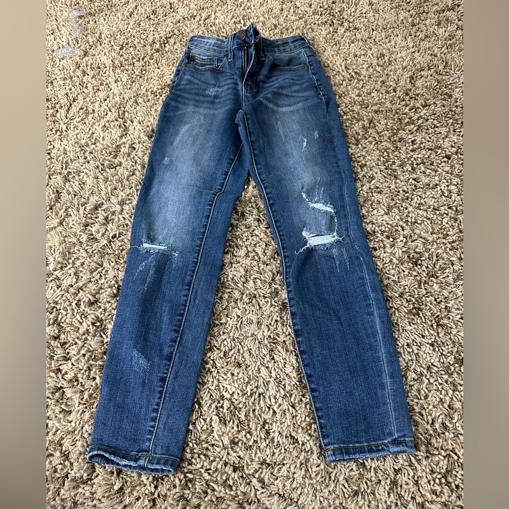 Judy Blue size 25. Relaxed fit. medium wash.